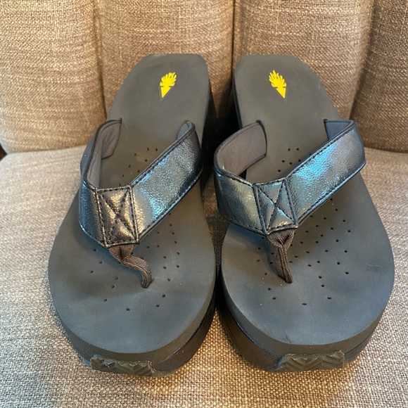 Charcoal volatile sandals